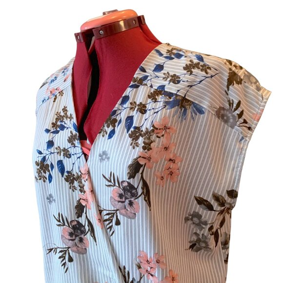 MELISSA NEPTON-  sleeveless faux wrap blouse white - blue pink flowers - large - Picture 6 of 10
